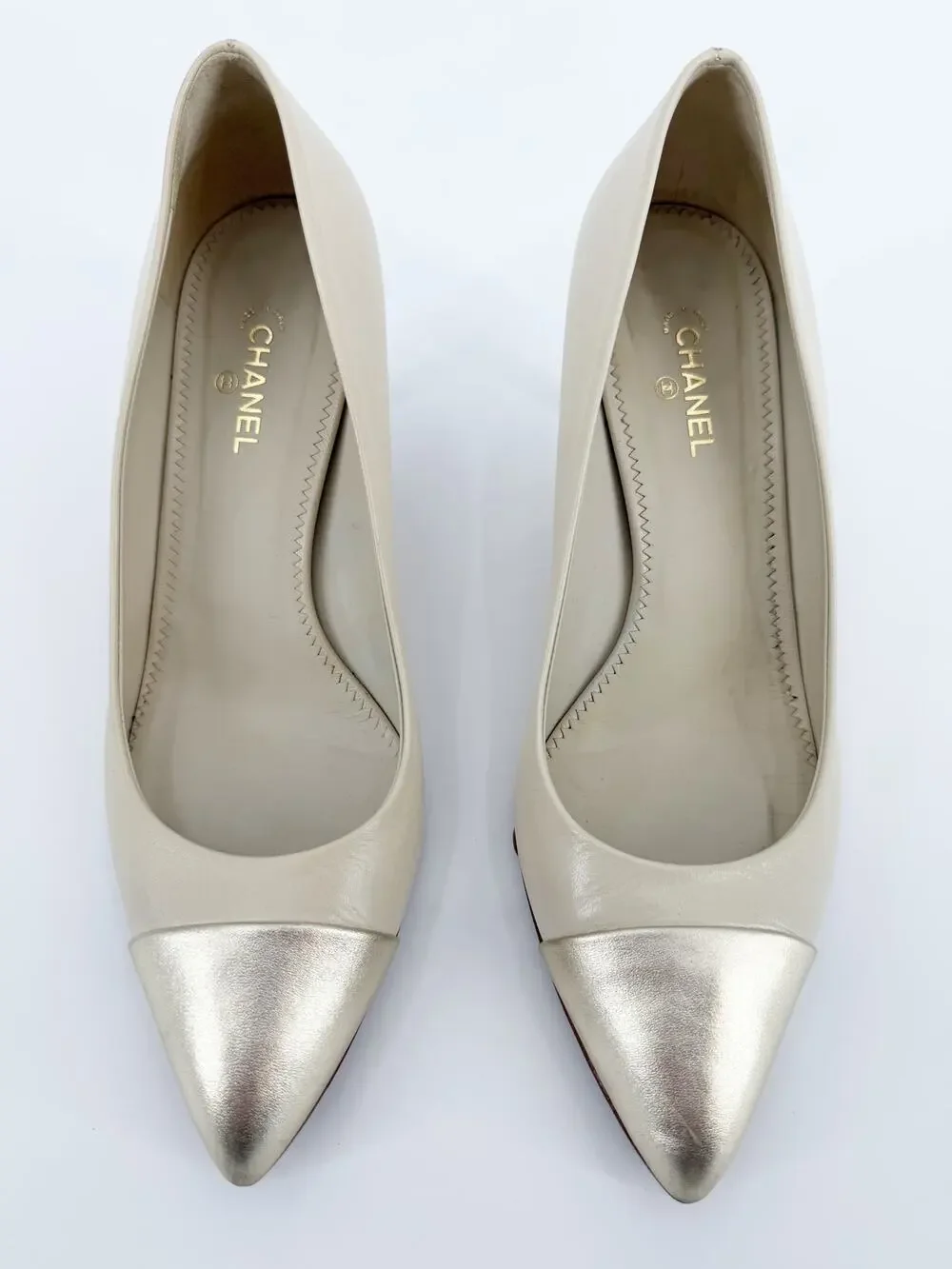 Chanel White Lambskin Leather Gold Cap Pointed Toe Kitten Heels Pumps 41 CC